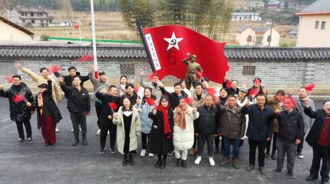 要不要参与同事们一起跟老板要工资？