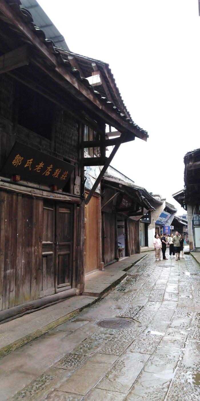 小学生唱《孤勇者》能有多陶醉？是如何做到全国统一的？